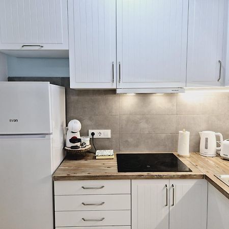 La Casa De Veronica - Serene Apartment With Shared Pool, Steps From The Beach Торрев'єха Екстер'єр фото