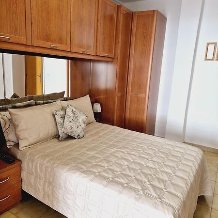La Casa De Veronica - Serene Apartment With Shared Pool, Steps From The Beach Торрев'єха Екстер'єр фото