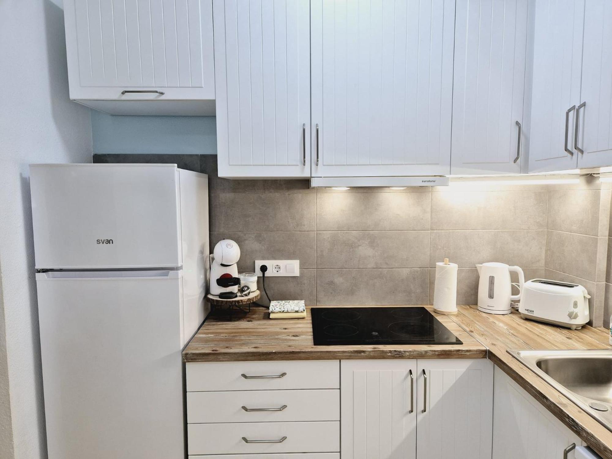 La Casa De Veronica - Serene Apartment With Shared Pool, Steps From The Beach Торрев'єха Екстер'єр фото