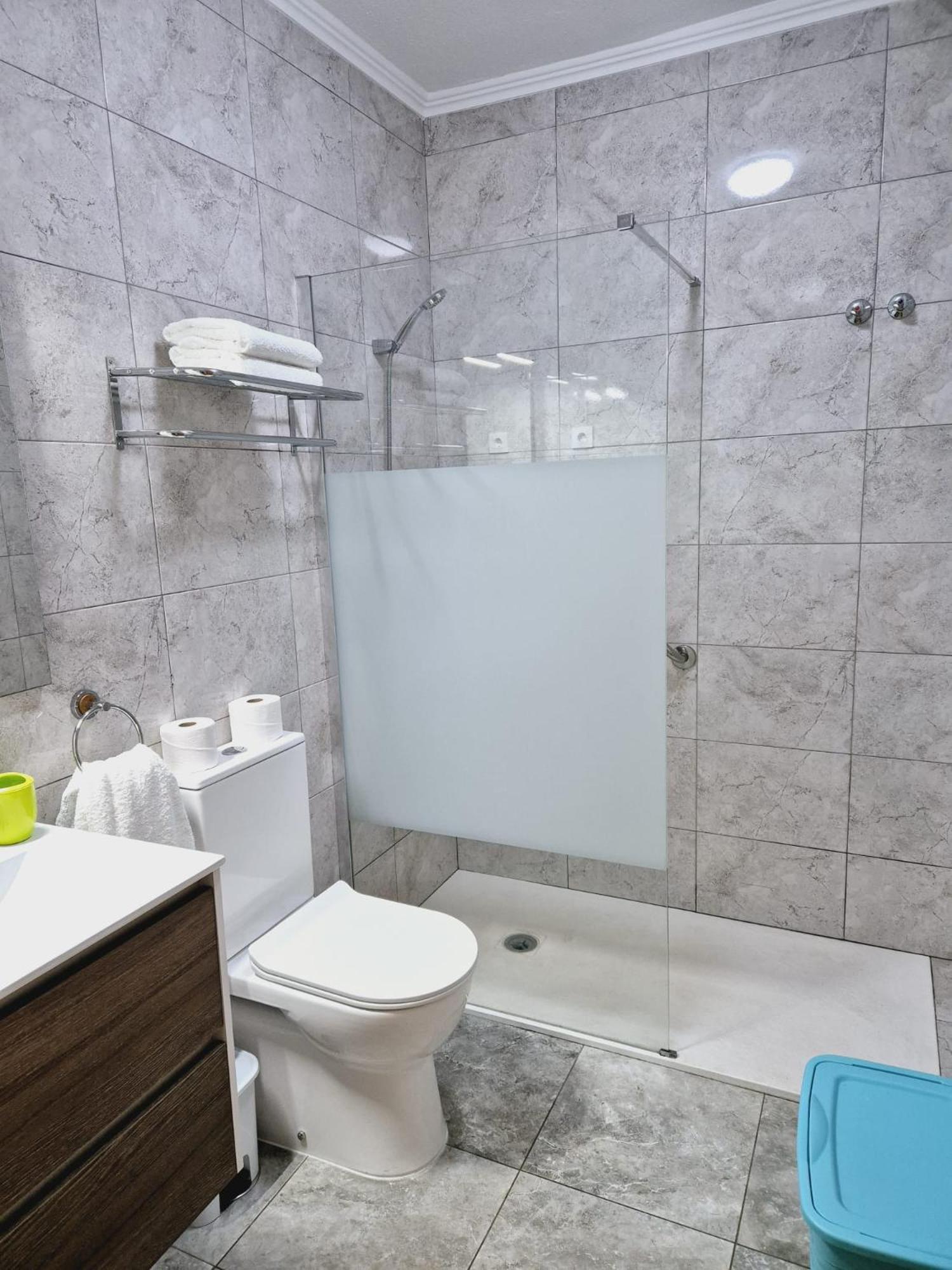 La Casa De Veronica - Serene Apartment With Shared Pool, Steps From The Beach Торрев'єха Екстер'єр фото