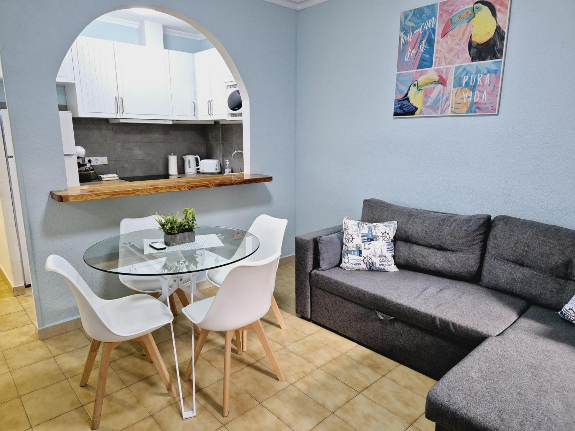 La Casa De Veronica - Serene Apartment With Shared Pool, Steps From The Beach Торрев'єха Екстер'єр фото